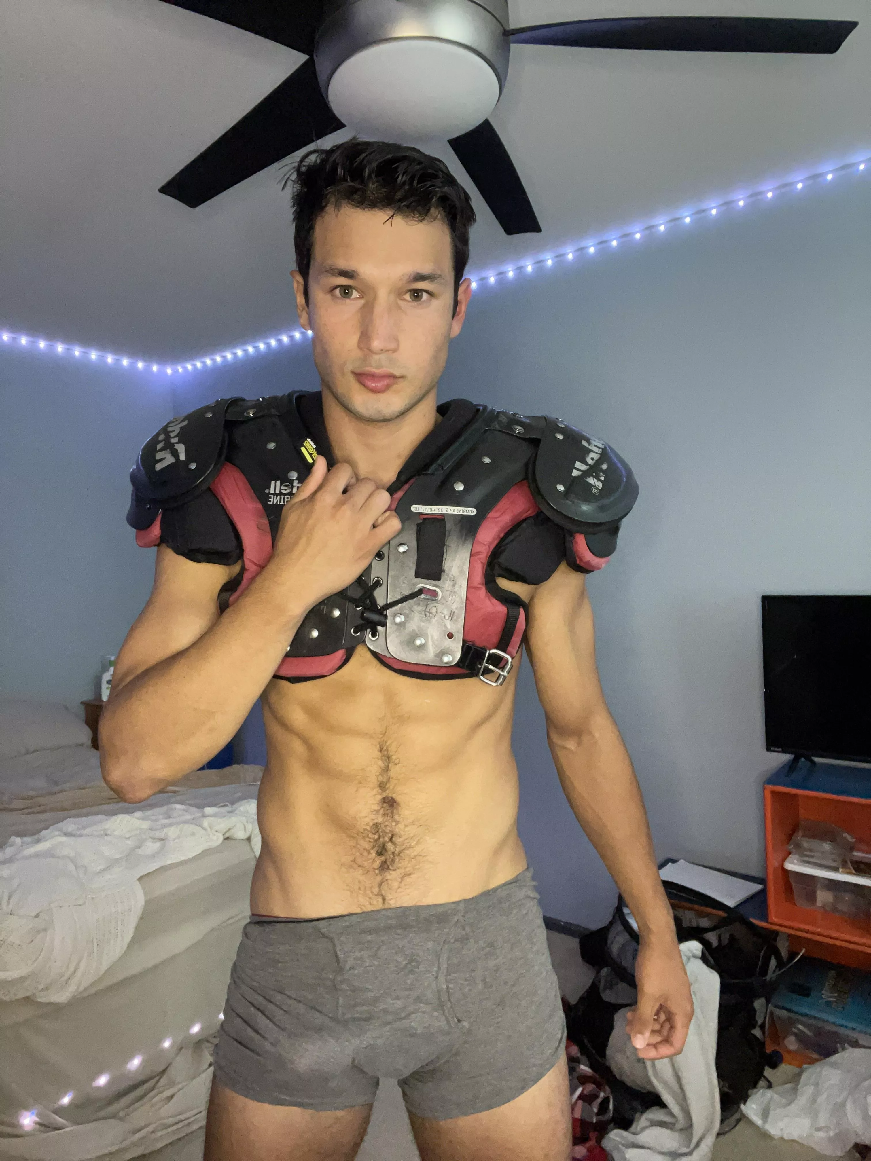 Anyone into football player bulges ?