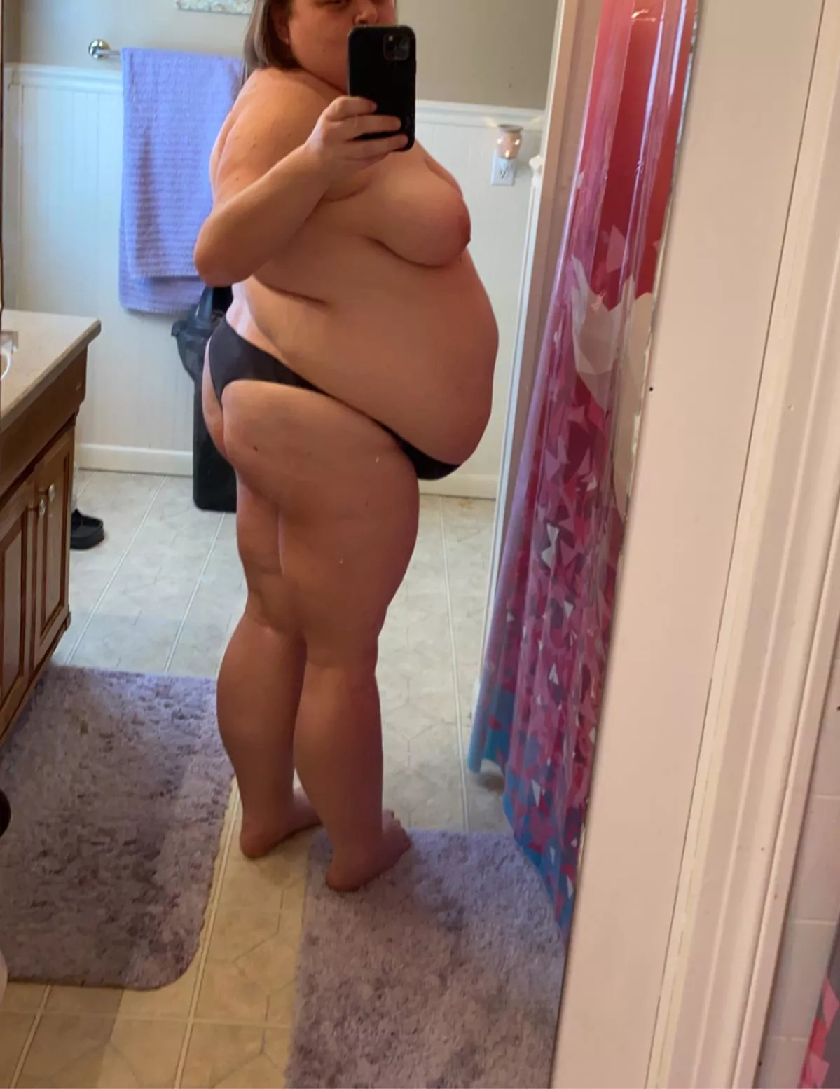 Anyone like boobs and bellies? 😘