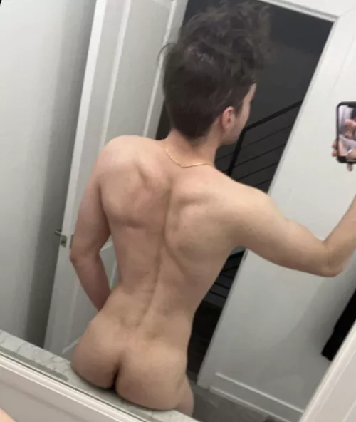 anyone like twinks with bubble butts ๐
