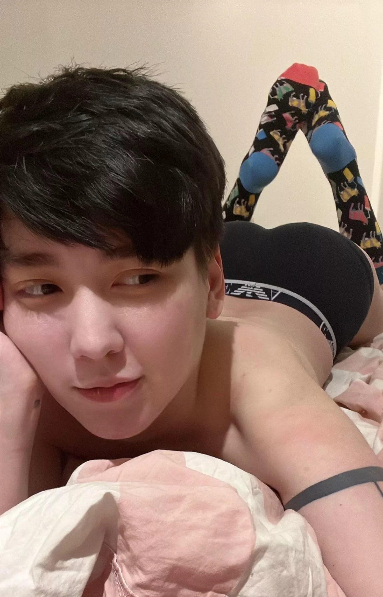 anyone wanna come cuddle me 🥺👉👈