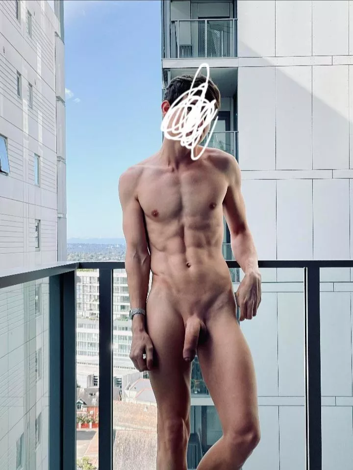 anyone wanna get spoiled in the balcony?? dm's open