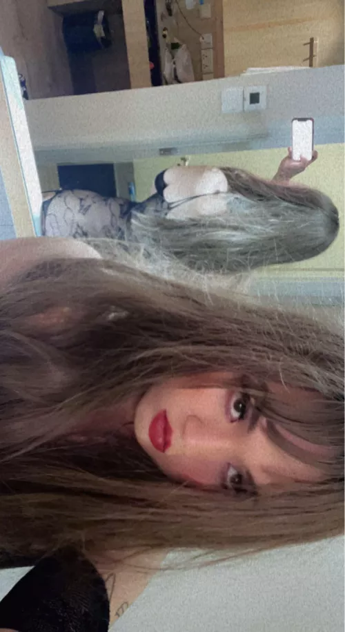 anyone want to video call and watch me dildo my ass