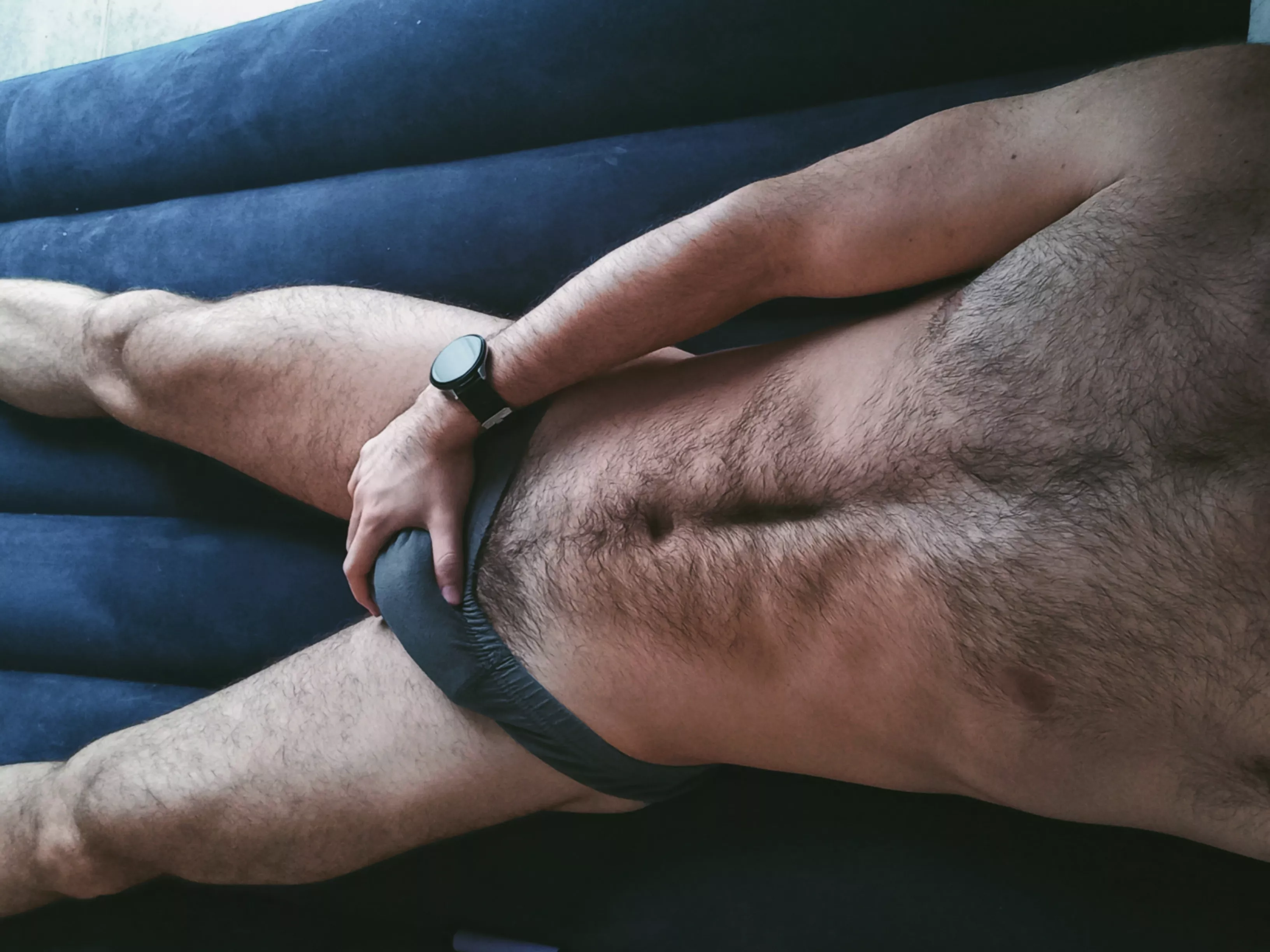 Anyone who likes hairy dudes? 🥵