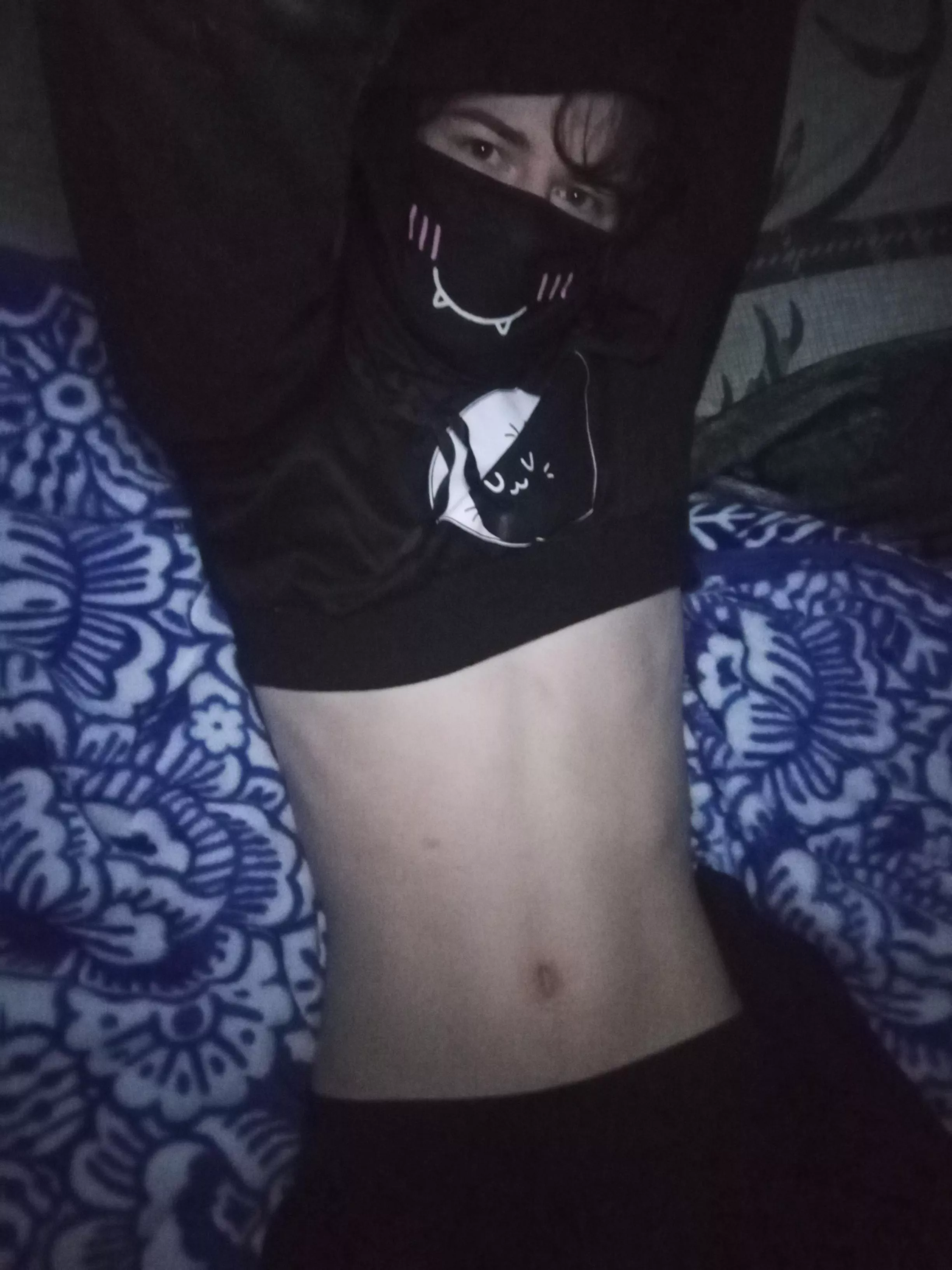 Apparently was my cake day yesterday. But ah well, is Tuesday, have tummy. Also have an invitation to drop by and chat for a little while :3