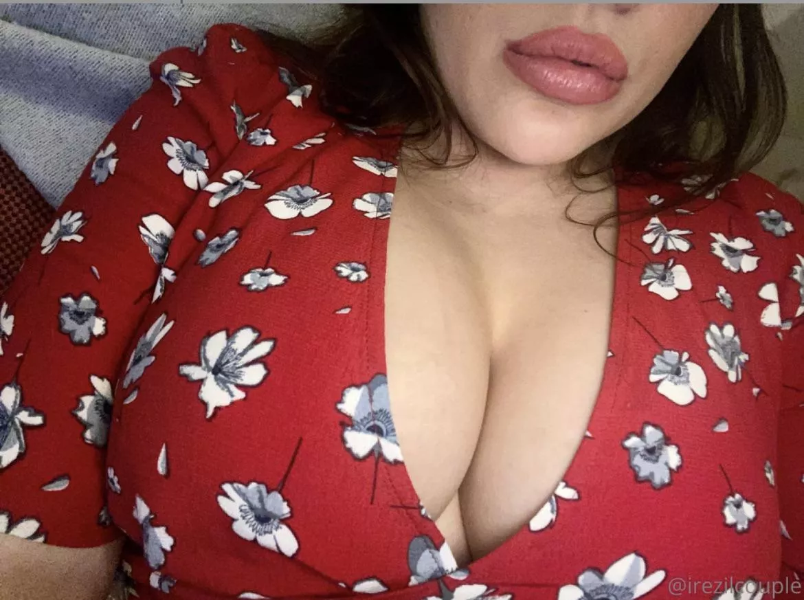 Are My DSL’s and my cleavage distracting you