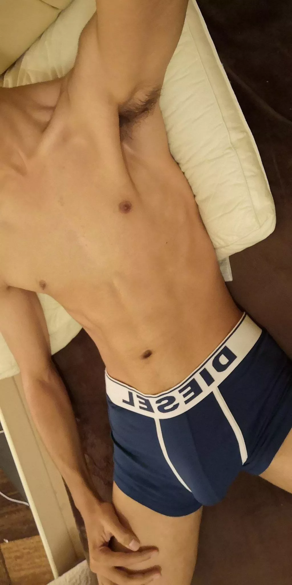 Are you 18-25yo? Come to touch my bulge 🔥