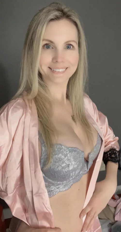 are you into mom bodies