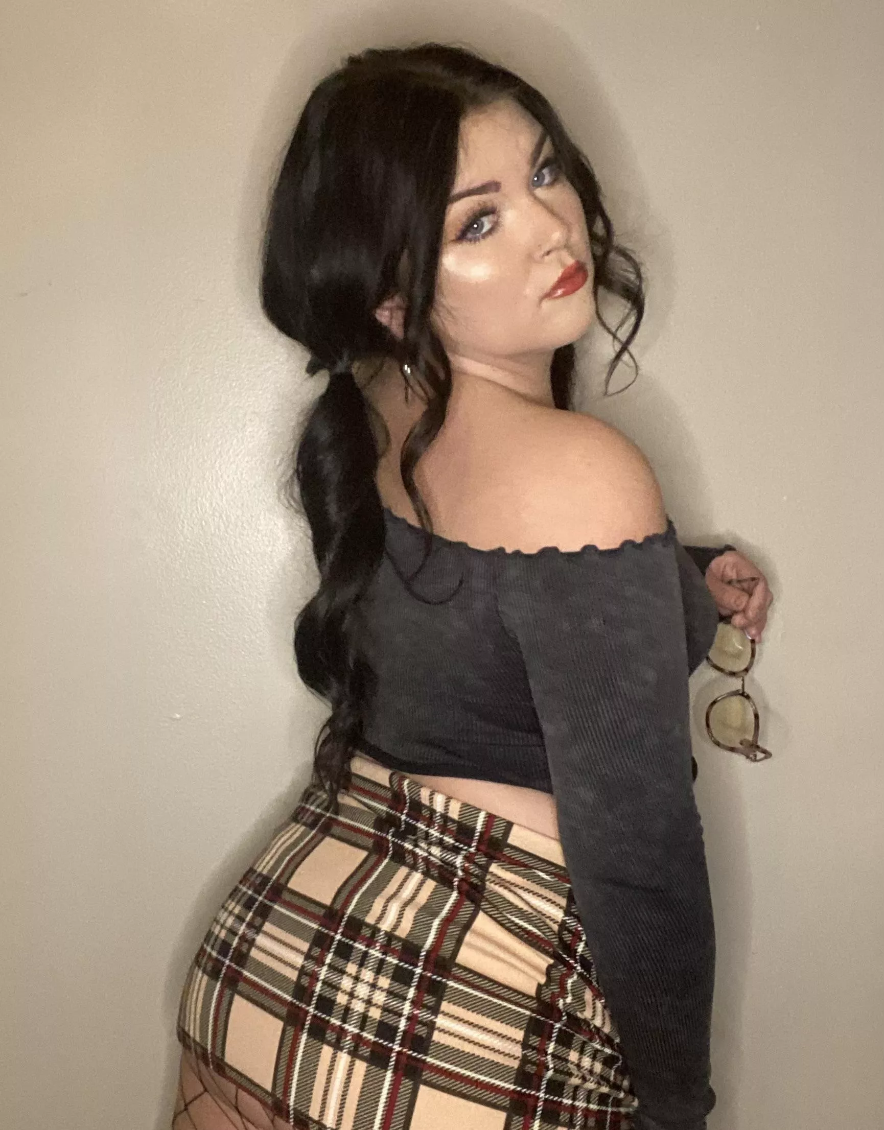 Aren’t you a little nervous that your husband wants to fuck this nerdy lil slut next door? Couples can message me to play on sc hehe