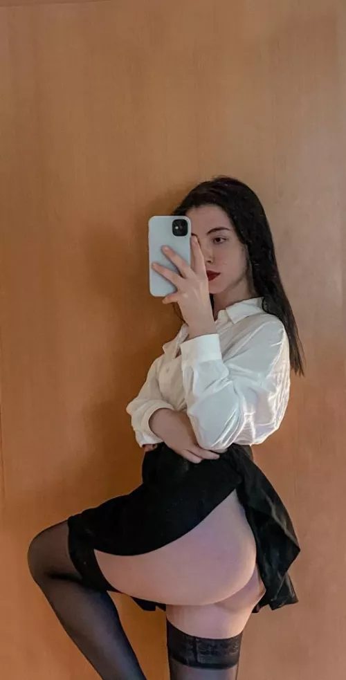 Arrow up if your dick is bigger than 4 inches