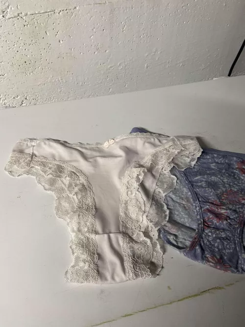 Asked my fwb to swipe dirty pairs. She came through with a pair from her younger sister (left) and a pair from her mom (right). Can’t wait to get my hands on these.