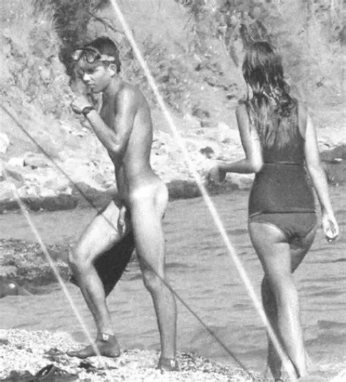 At a cfnm beach (men must be nude)