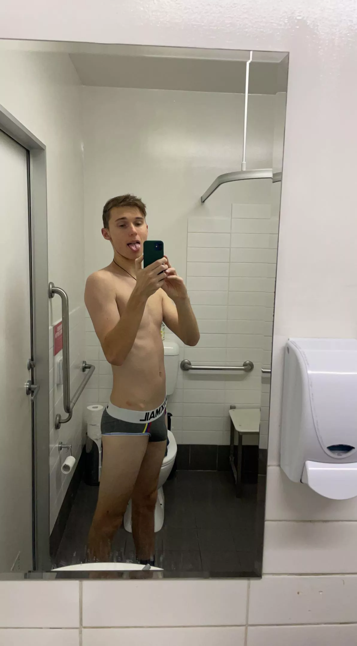 Aussie boy here 😊🏳️‍🌈