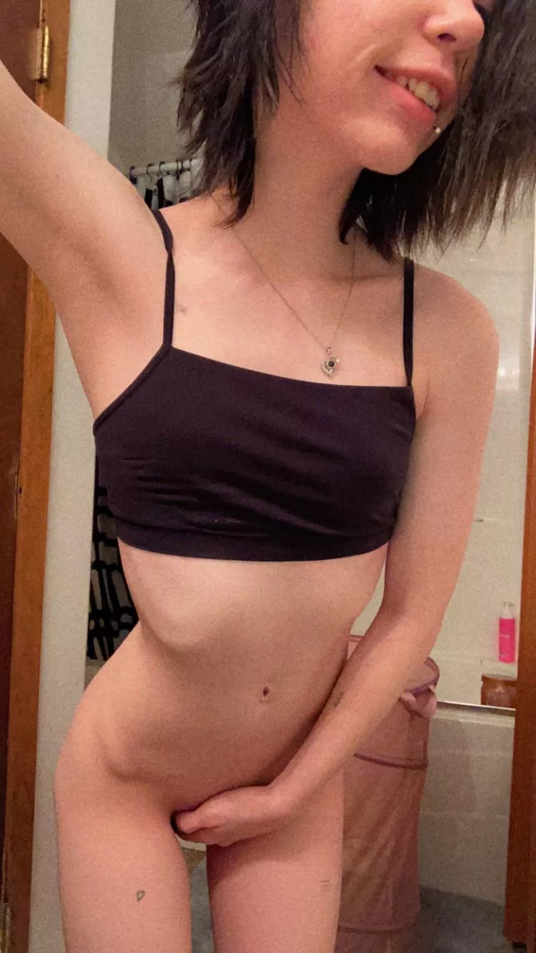 💞Barely Legal & Petite💞 Top 2% 😉 i sell customs, sexting, dildo riding vids, dick rates, full nudes, and more! Link below 👇 and in my bio!💕