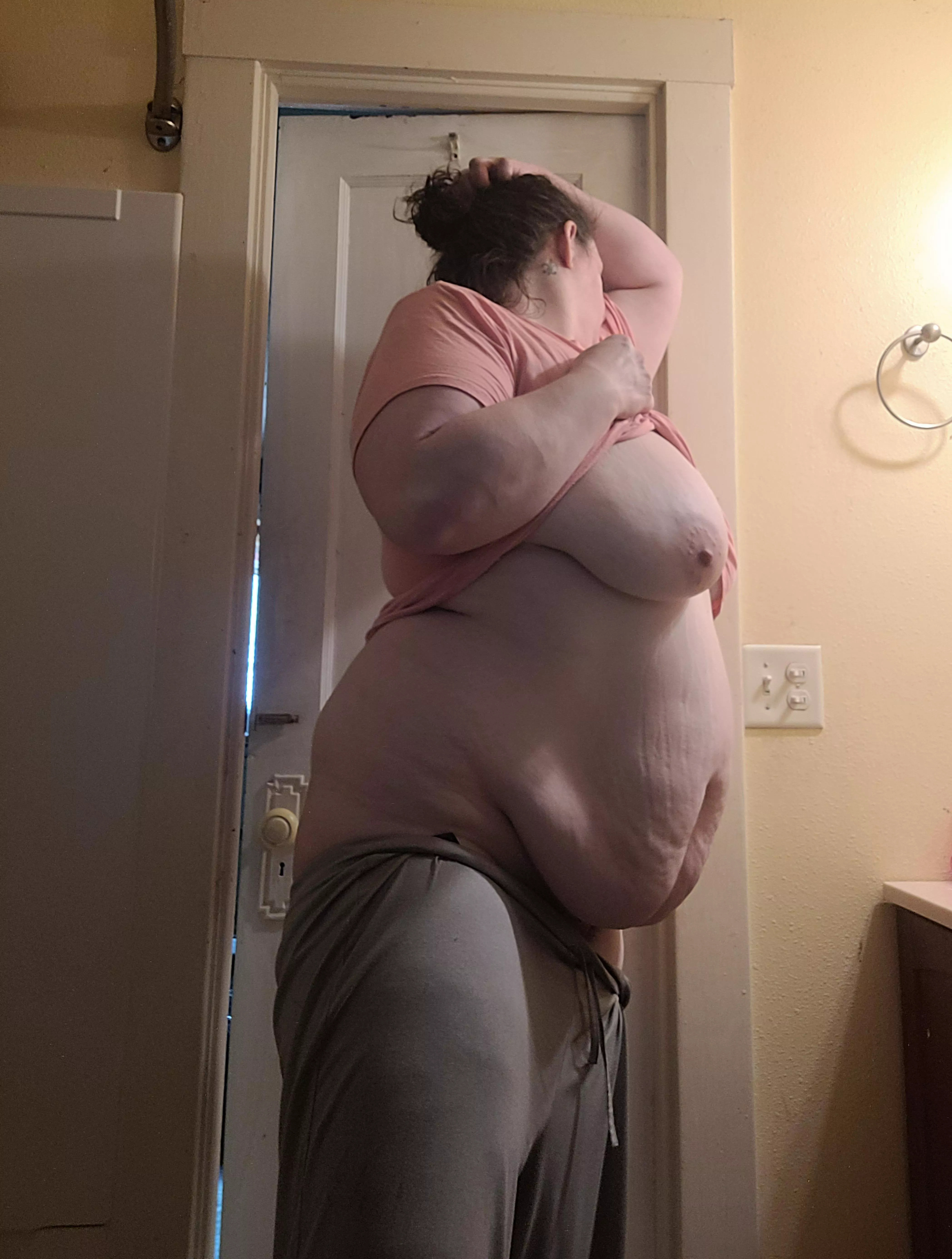 bbw milf, big tits and belly, do you like what you see?