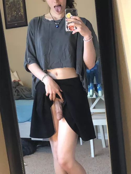 Be a good boy and get on your knees 😘