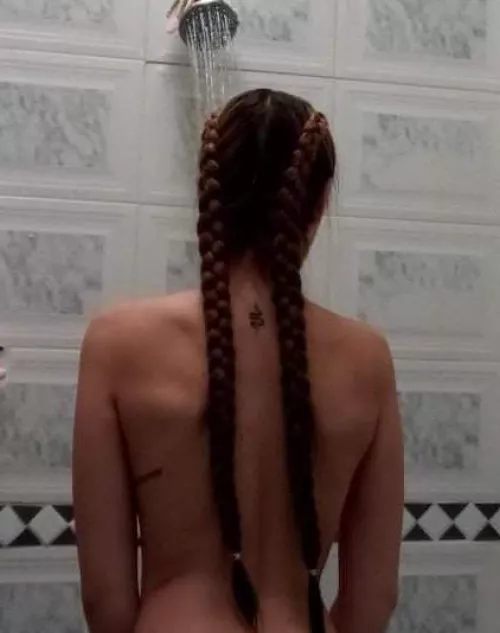 Be right back. Going to take a shower 🚿