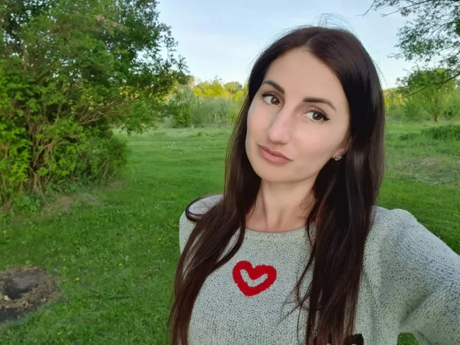 Beautiful Ukrainian Brunette 🇺🇦❤️ Am I your type?