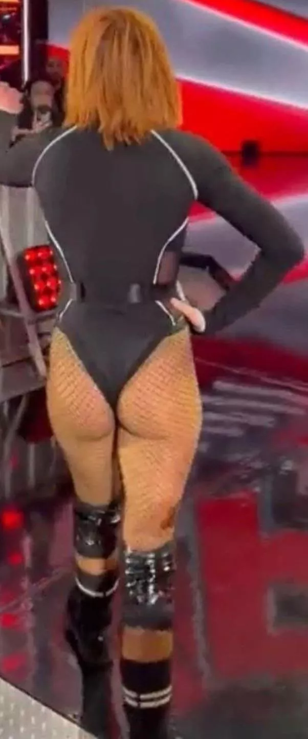 Becky’s hot MILF ass from raw