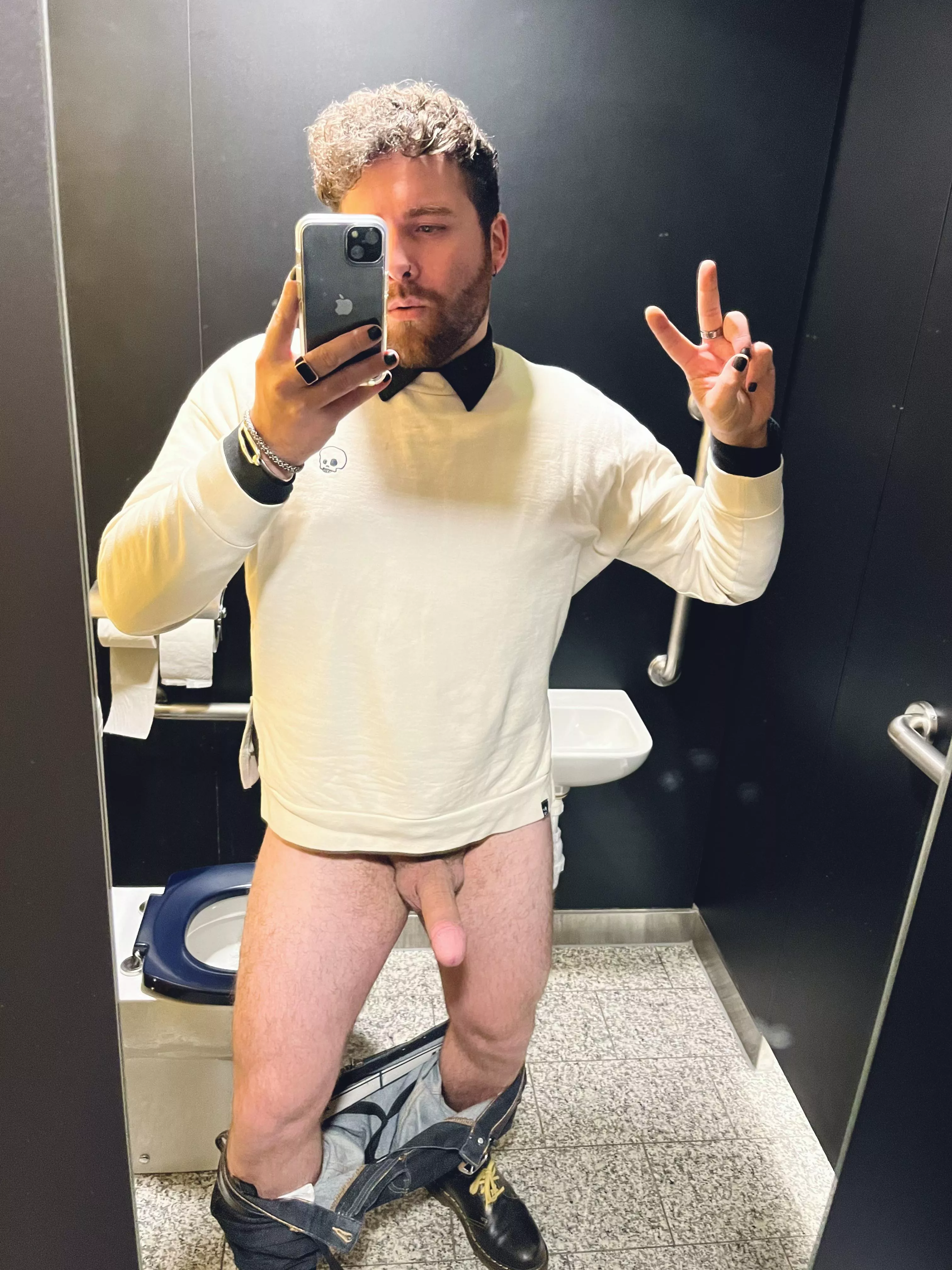 been a while! started a new job so here’s me at work :)