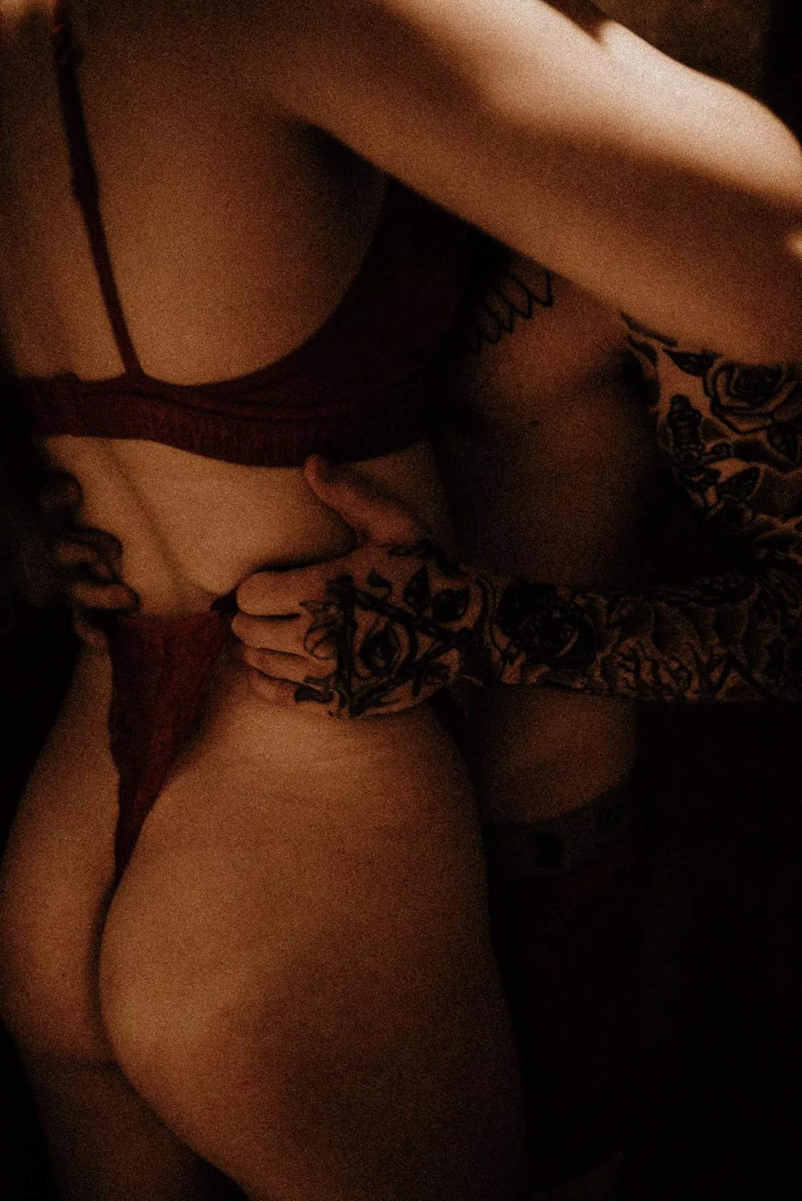 Been awhile Reddit😘 Finally got the pics back from Our Boudoir photoshoot last week😩🥵 this is my fav! (M/F)