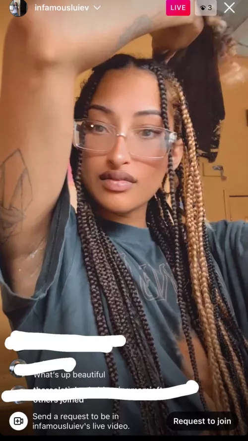 Been wanting to see her armpit 🤤