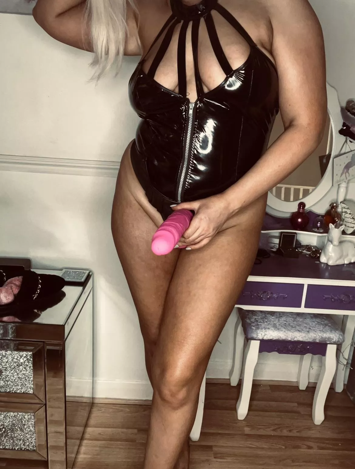 Bend over and spread those cheeks, it’s time to take all 10 inches