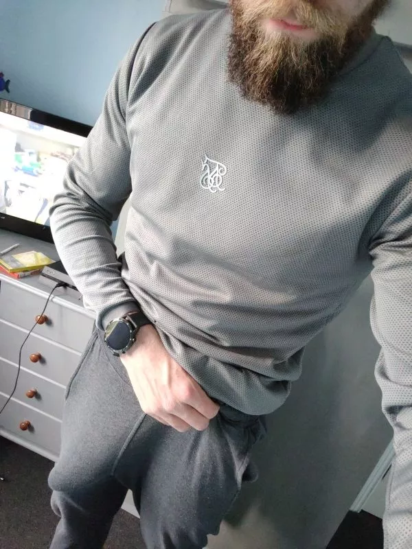 Bet you wanna try to taste it through the sweats?