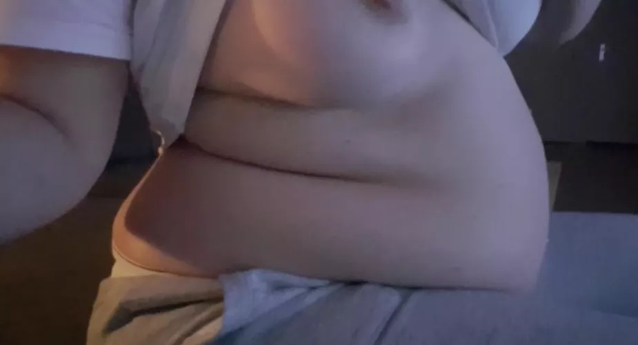 Big belly and big boobs 😊