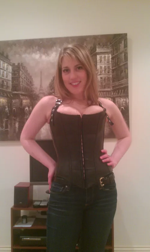 Big thanks to my (f)an on here (you know who you are) for this classy corset???