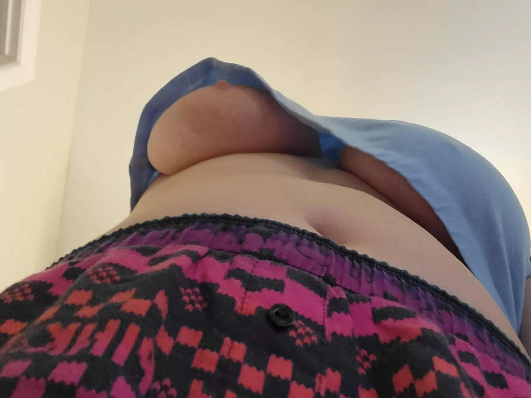 Big tits, no bra, small shirt :)