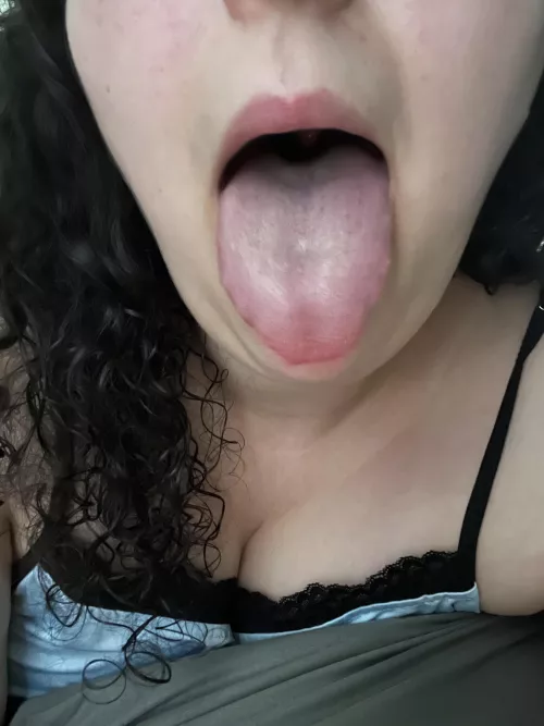 big tongue deserves a big reward (f)