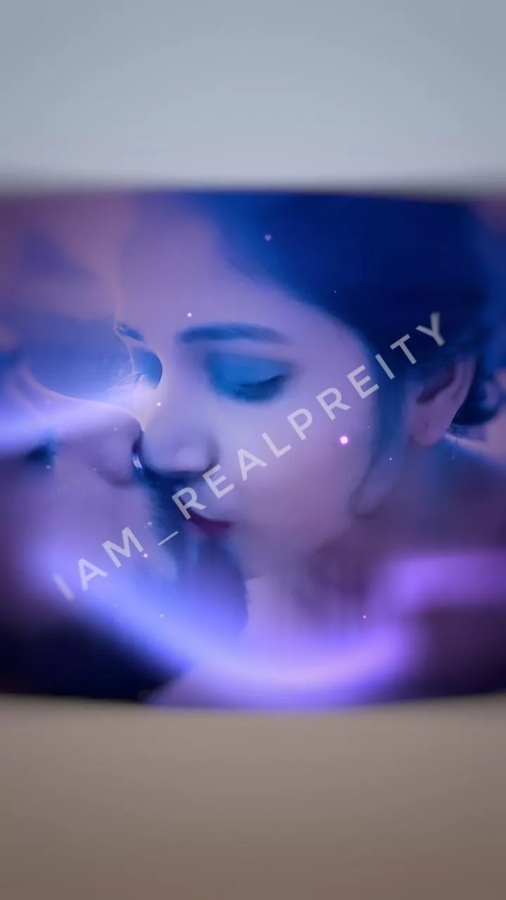 bite on my lips 😍