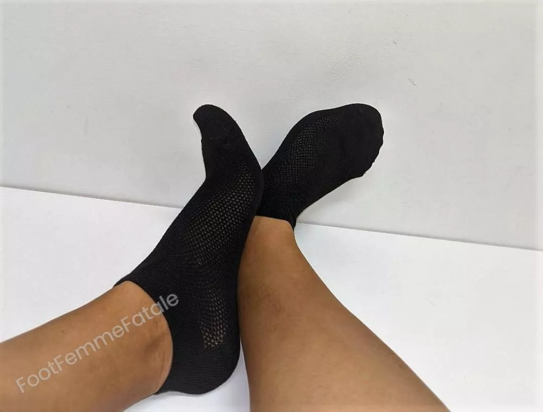 black ankle socks! Who wants to find out if they taste as good as they look?? 👅