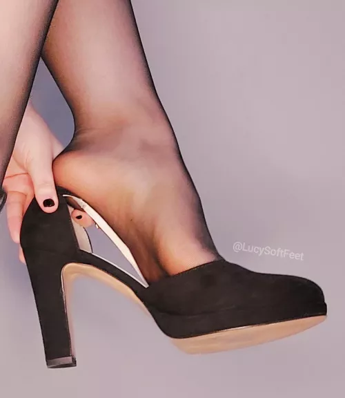 Black heels π€