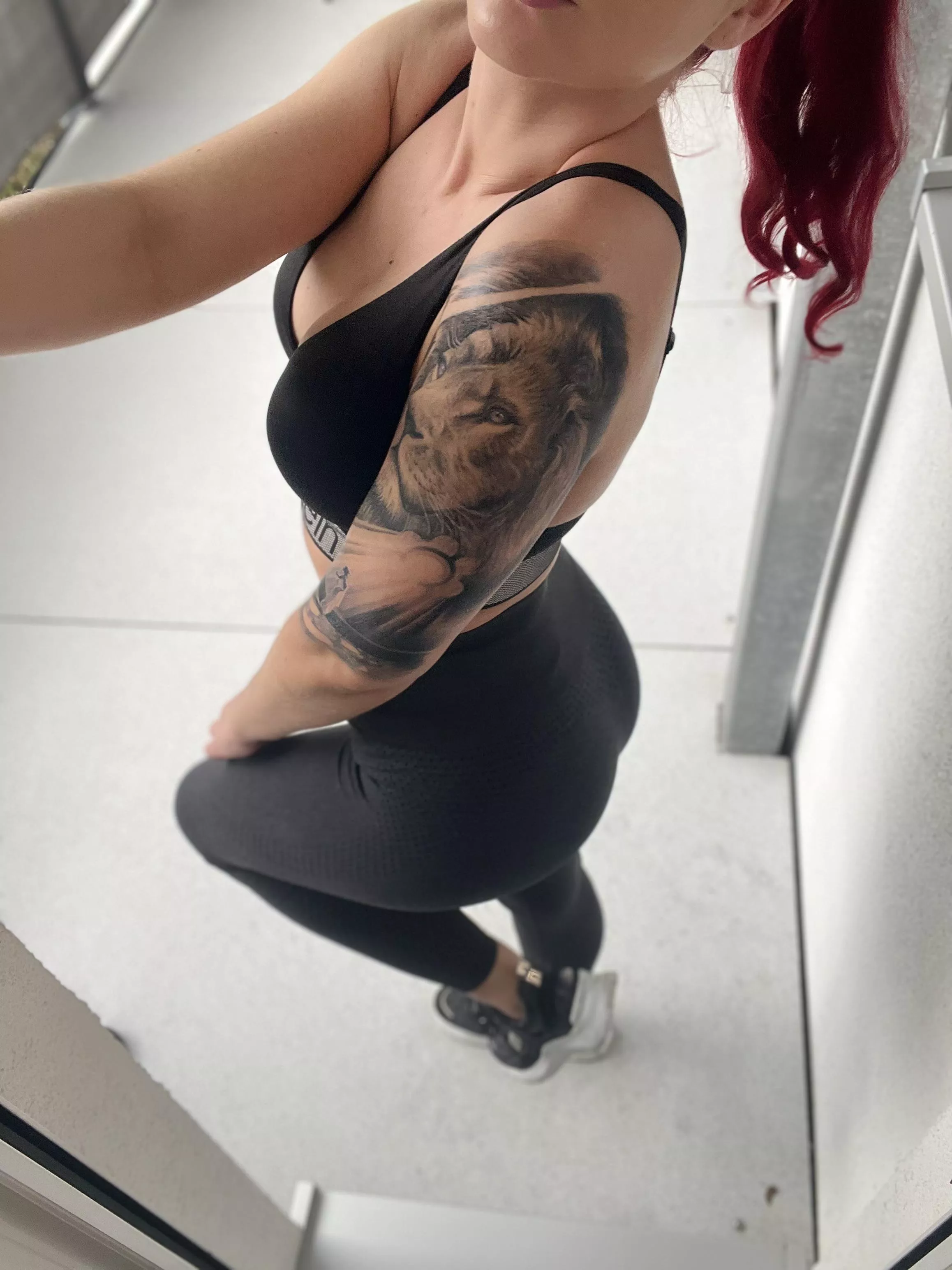 Black YogaPants Red Hair 🖤 ♥️