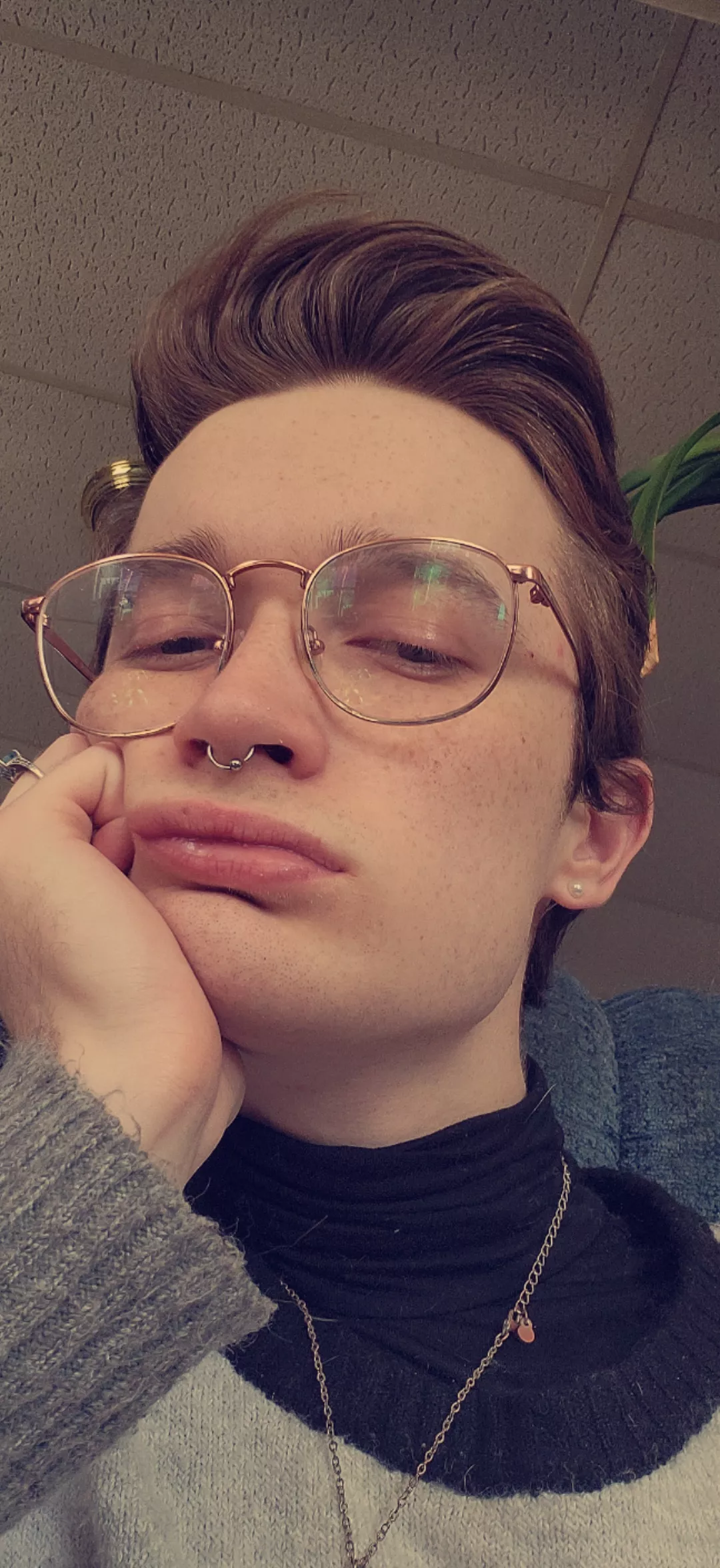 bleh. someone snuggle me up while I rage at MLBB (Pro Estes looking for Pro carry)