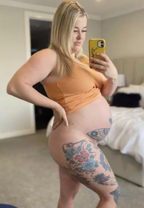 Blondes have more fun especially when they are pregnant