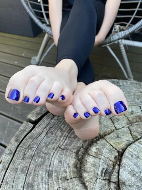 blue toes π