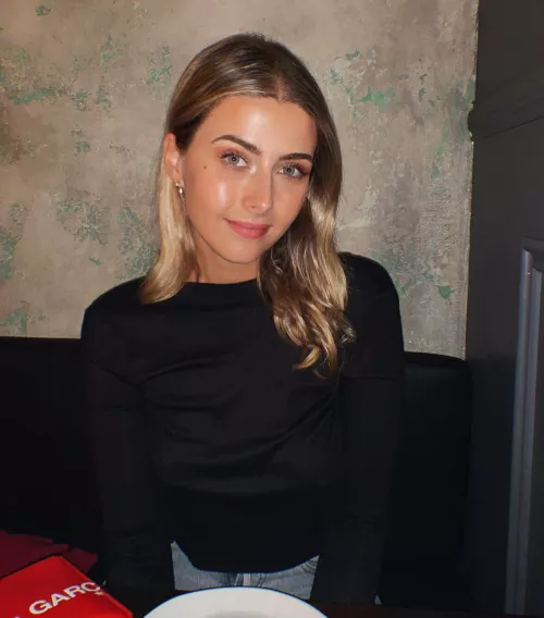 Bored, alone, and wet.. Would love to hear from you! Message me on k1k: sera.wills ❤️