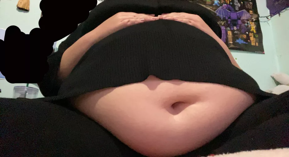 bored. have this picture of my belly pooling into my lap ;)