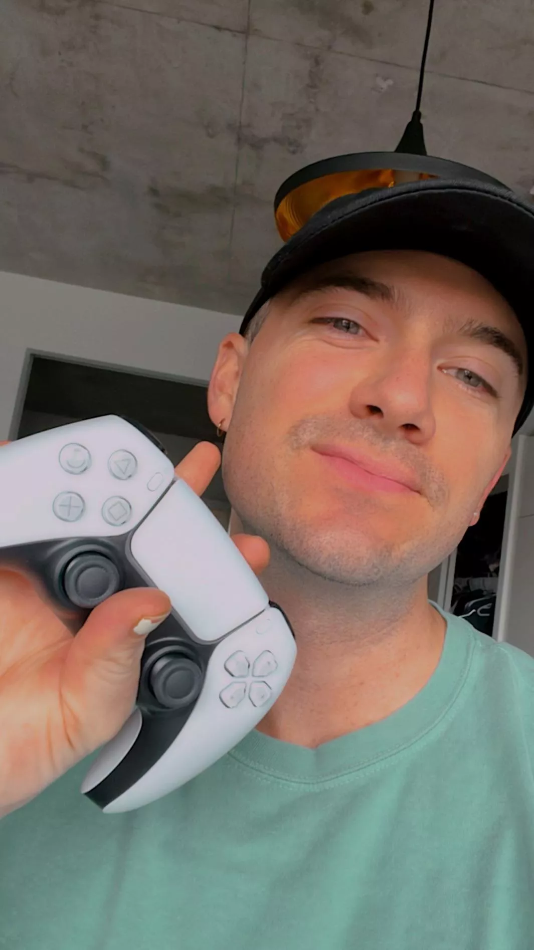 Boyfriend gone, PS5 on 😏