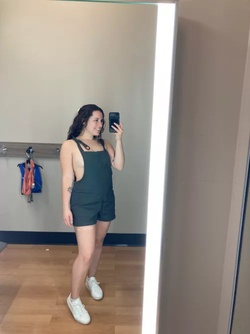 braless at the mall