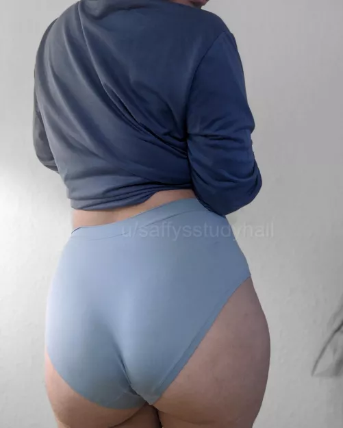 Bratty booty 💙