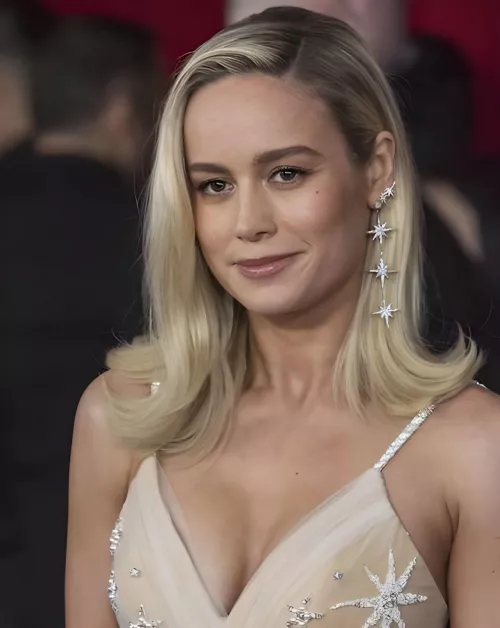 Brie Larson (and every Marvel woman) has me feeling weak this week. Would love if someone RP’ed as them