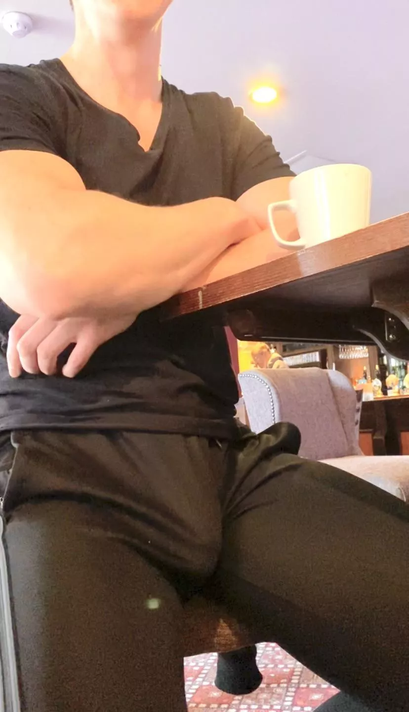 Bulging in a tracksuit while talking to a random person in a cafe today. Video soon on my Only Fans page!