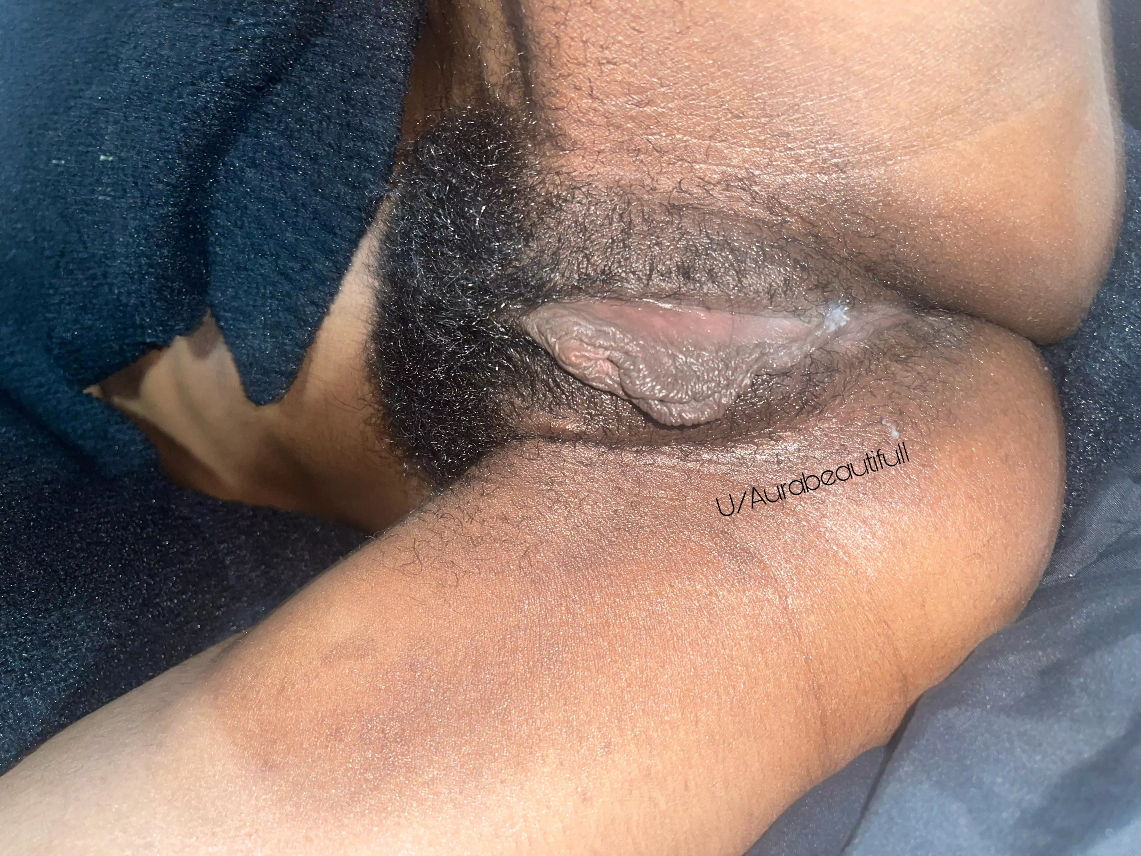 Bush w a side of Lips or Lips w/ a side of bush?🤔