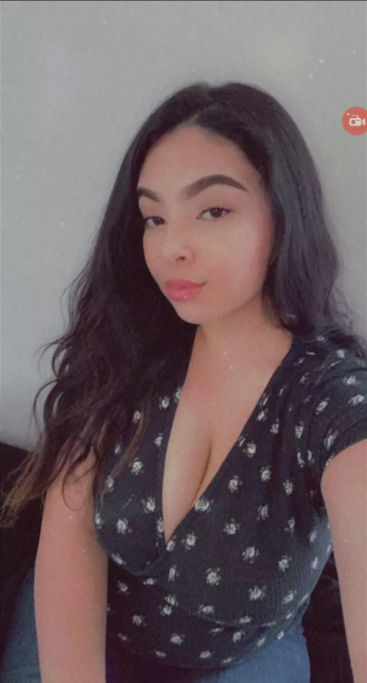 Busty Barley Legal Latina