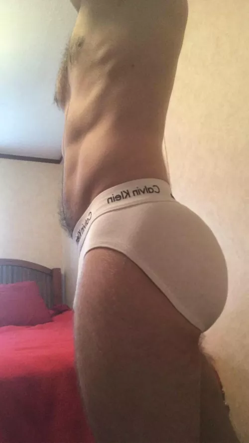 Calvin’s are all that fit me right now 🍑