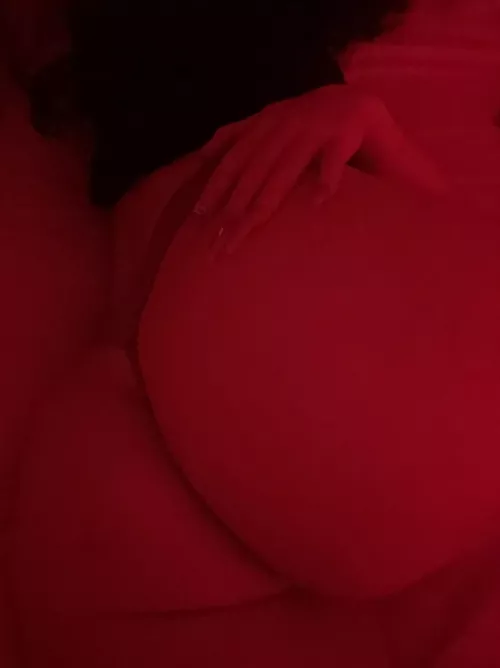 Came home drunk and horny..feels like a good night to plug my ass and play with my pussy