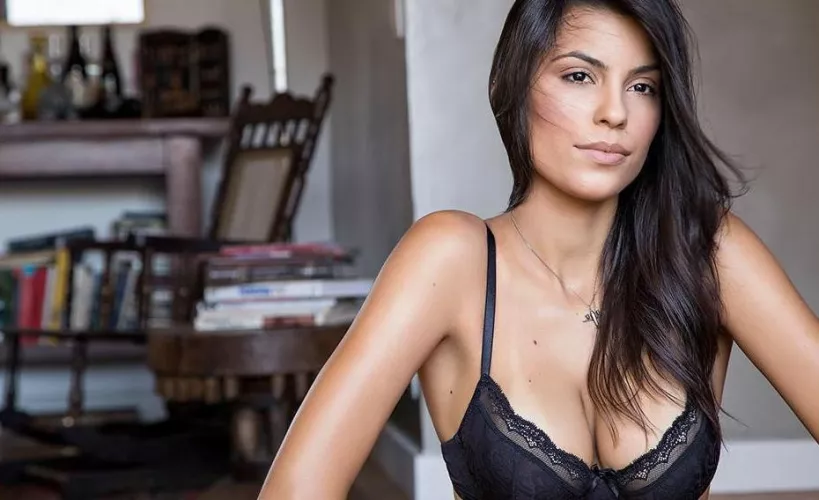 ��Camila Tavares